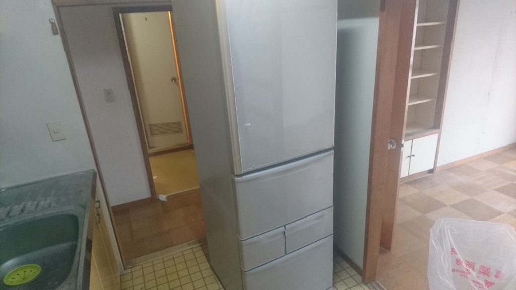 狭い部屋