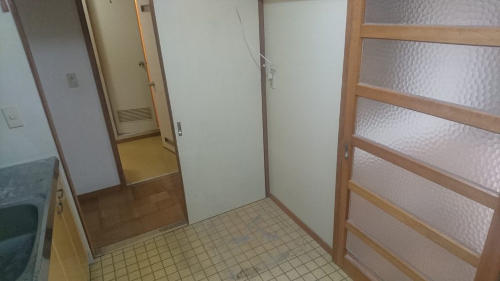 狭い部屋